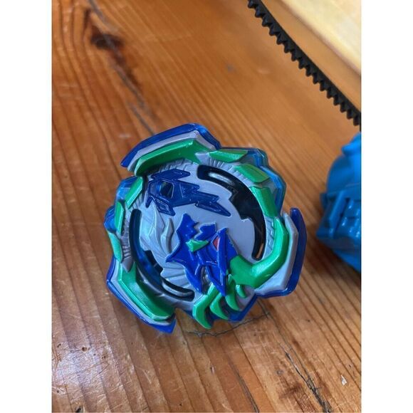 BEYBLADE BURST HASBRO OGRE COLLECTIBLE TOY WITH RANDOM LAUNCHER - Picture 2 of 4
